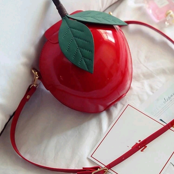 🍎 🔹️Apple  novelty red fruit shaped  crossbody shoulder Bag ✨️🍎 - Picture 4 of 12